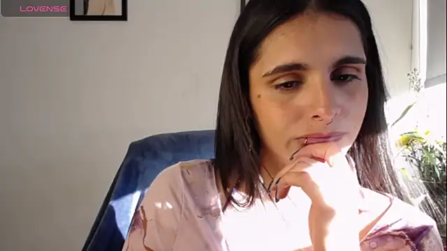 Snapshot of alma_violeta chatting on 01-26-25, 10:02 alma violeta online show from 01-26-25, 10:02