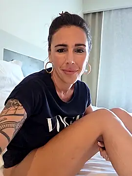 Klamsine online show from 10-27-25, 01:45