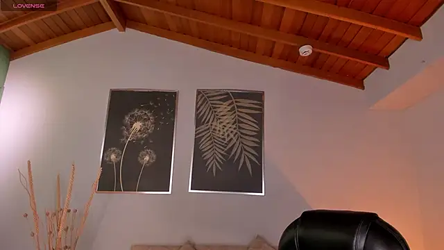 ValeriaRiveraX online show from 12-14-25, 11:43