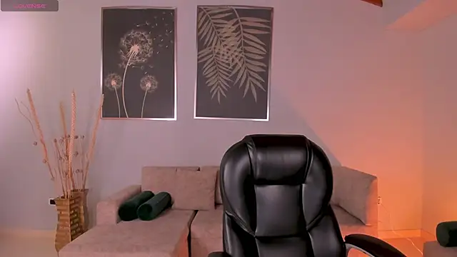 ValeriaRiveraX online show from 12-14-25, 04:40