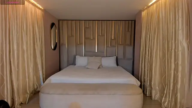 MariaHerrera  online show from 12-17-25, 12:04