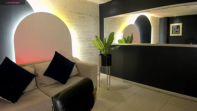 MariaHerrera  online show from 11-18-25, 09:40