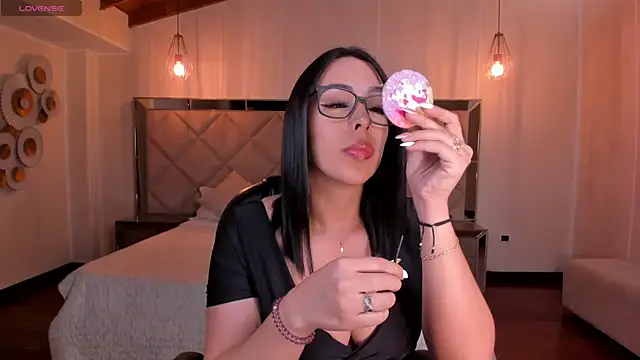 Snapshot of KatieStonne chatting on 09-30-25, 03:12 KatieStonne online show from 09-30-25, 03:12