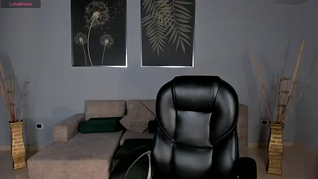 Snapshot of KatieStonne chatting on 10-28-25, 03:29 KatieStonne online show from 10-28-25, 03:29