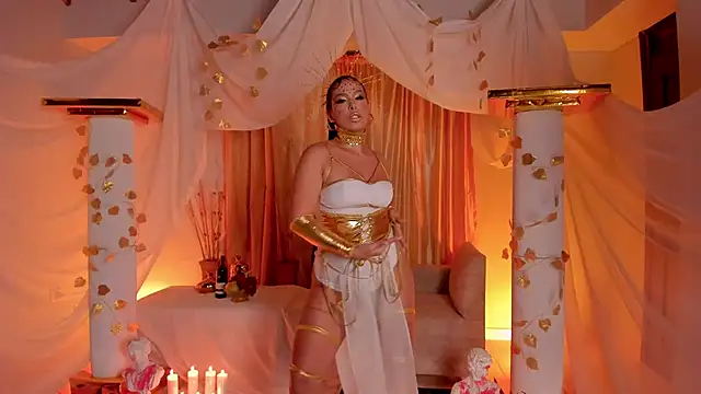 Snapshot of KatieStonne chatting on 10-29-25, 05:17 KatieStonne online show from 10-29-25, 05:17