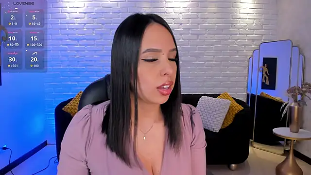 Snapshot of KatieStonne chatting on 10-17-25, 02:48 KatieStonne online show from 10-17-25, 02:48