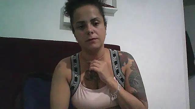 Hotbucet online show from 12-19-25, 02:26