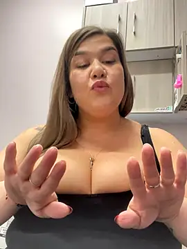 LolaBeretta online show from 10-14-25, 04:07