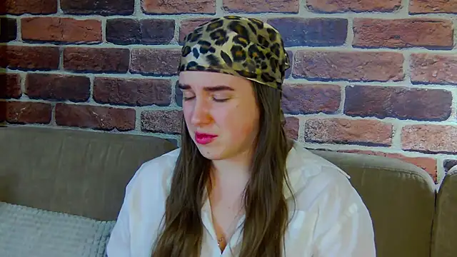 Sofia Hugs online show from 03-07-26, 07:08