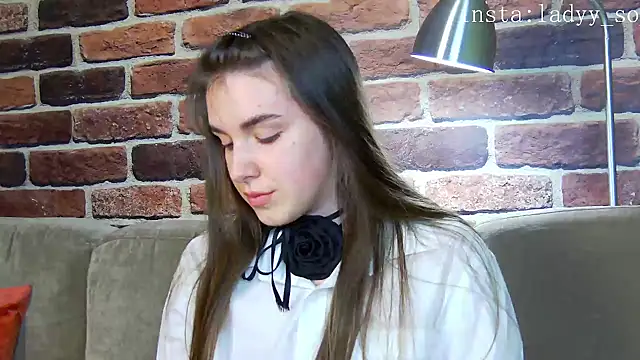 Sofia Hugs online show from 11-13-25, 09:19