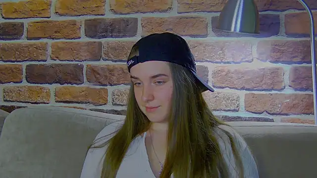 Sofia Hugs online show from 07-04-26, 06:01