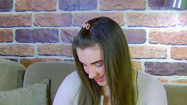 Sofia Hugs online show from 05-09-26, 06:11