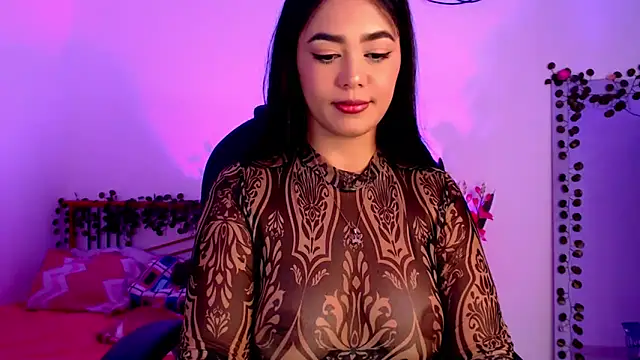 Snapshot of azzahara069 chatting on 05-15-26, 01:36 azzahara069 online show from 05-15-26, 01:36