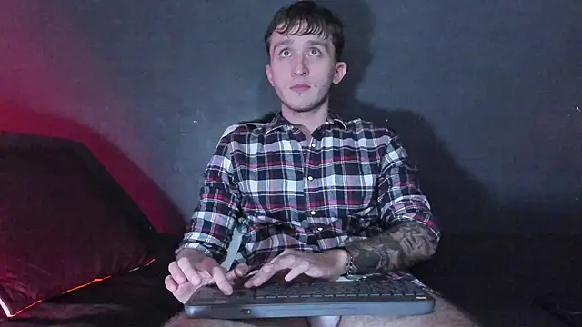 Dylanwhite23  online show from 11-18-25, 03:10