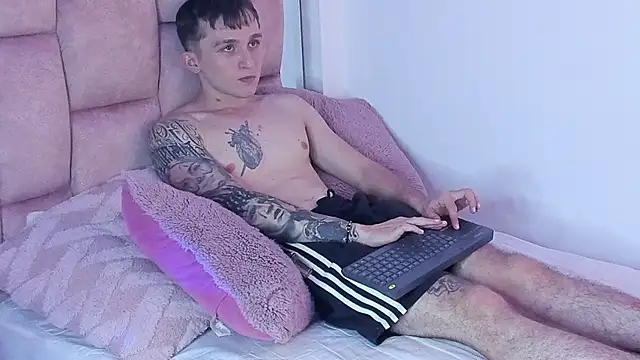 Snapshot of Dylanwhite23_ chatting on 03-06-25, 02:30 Dylanwhite23 online show from 03-06-25, 02:30