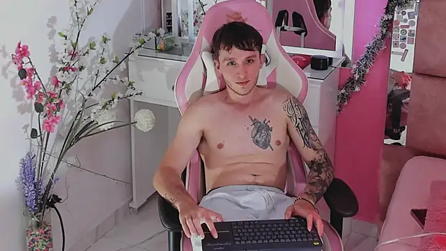 Dylanwhite23  online show from 12-18-25, 03:11