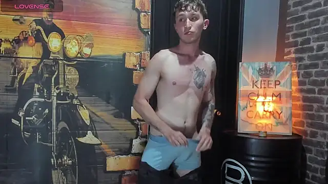 Dylanwhite23  online show from 01-07-26, 04:39