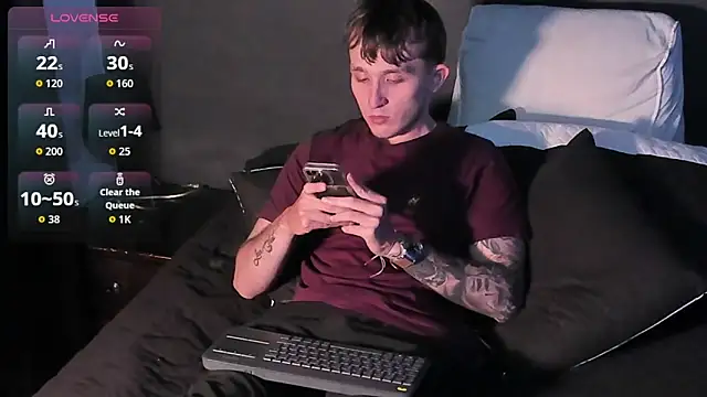 Dylanwhite23  online show from 01-06-26, 12:47