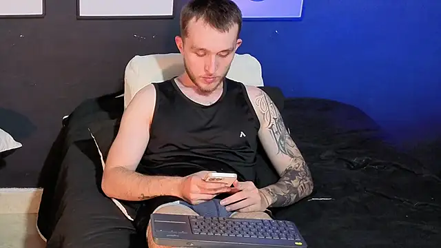 Dylanwhite23  online show from 04-06-26, 11:50