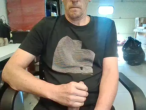 Raimundo1971 online show from 12-18-25, 02:21