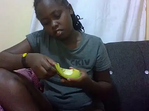 Snapshot of Sweetcecie01 chatting on 05-25-26, 09:57 Sweetcecie01 online show from 05-25-26, 09:57