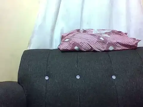 Snapshot of Sweetcecie01 chatting on 07-15-26, 10:17 Sweetcecie01 online show from 07-15-26, 10:17