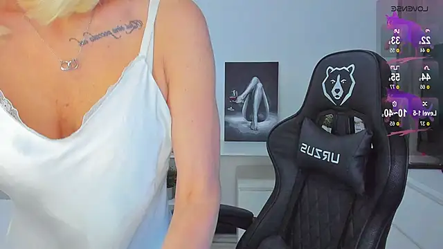 Miya Kisss online show from 12-15-25, 03:07