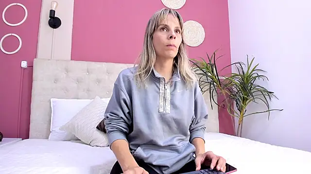 Snapshot of Anastasiapriest chatting on 05-19-26, 11:50 Anastasiapriest online show from 05-19-26, 11:50