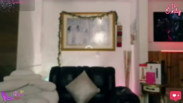 LauGrayJ online show from 04-08-26, 06:15