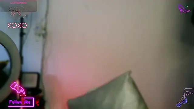 LauGrayJ online show from 11-09-25, 07:40