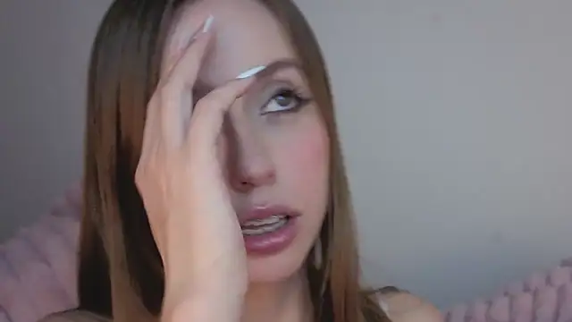 Snapshot of SofiaGc chatting on 12-20-25, 03:42 SofiaGc online show from 12-20-25, 03:42