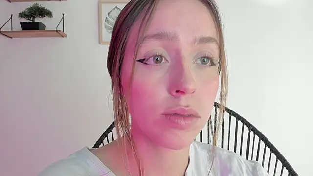 Snapshot of SofiaGc chatting on 01-11-25, 03:13 SofiaGc online show from 01-11-25, 03:13