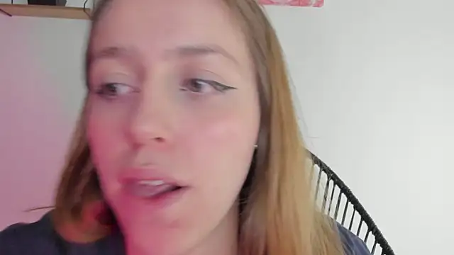 Snapshot of SofiaGc chatting on 12-27-24, 06:03 SofiaGc online show from 12-27-24, 06:03