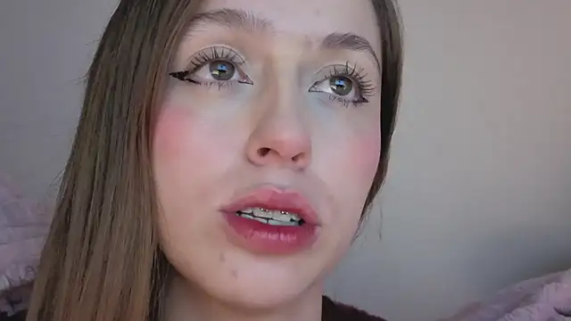 Snapshot of SofiaGc chatting on 11-23-25, 03:49 SofiaGc online show from 11-23-25, 03:49