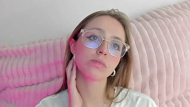 Snapshot of SofiaGc chatting on 02-14-25, 06:34 SofiaGc online show from 02-14-25, 06:34