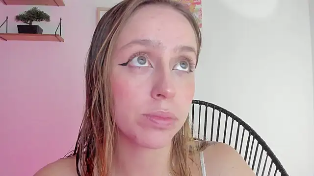 Snapshot of SofiaGc chatting on 12-19-24, 02:56 SofiaGc online show from 12-19-24, 02:56