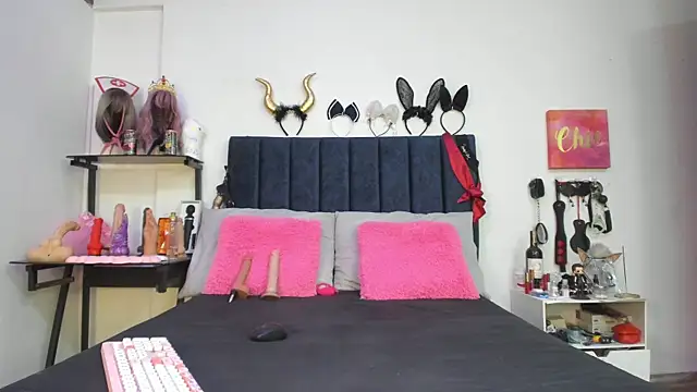 emmily giraldo online show from 11-08-25, 01:25