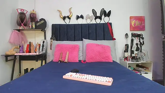 emmily giraldo online show from 06-22-26, 01:41