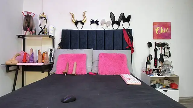 emmily giraldo online show from 10-31-25, 12:57