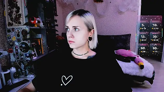 NaniMoore online show from 11-06-25, 08:24