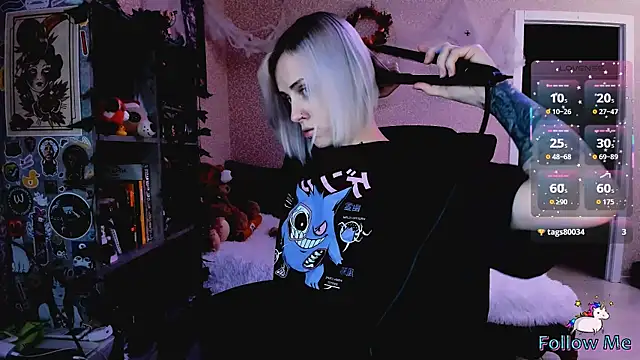 NaniMoore online show from 11-08-25, 09:07