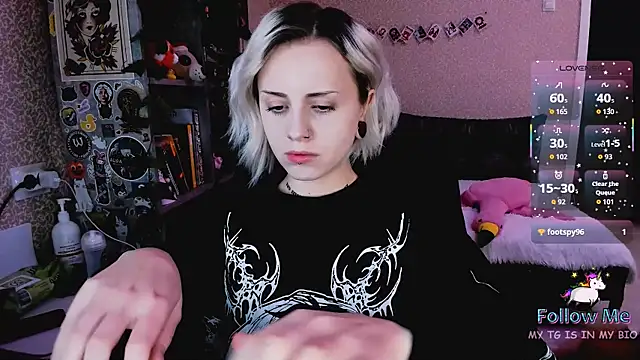 NaniMoore online show from 12-21-25, 09:04