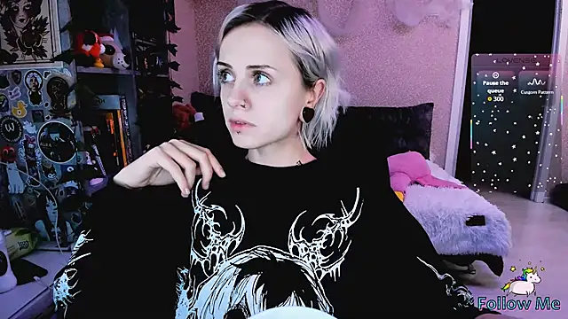 NaniMoore online show from 11-12-25, 08:01