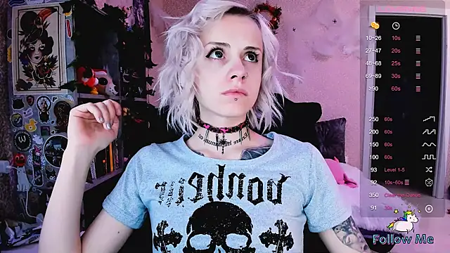 NaniMoore online show from 10-10-25, 08:42