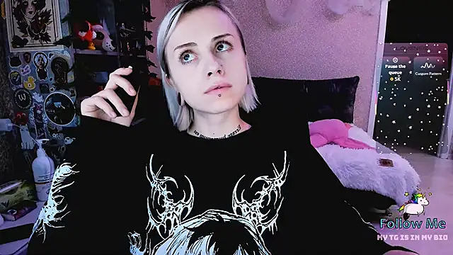 NaniMoore online show from 11-14-25, 09:07