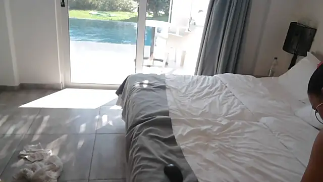 Snapshot of HotElena chatting on 09-15-25, 01:11 HotElena online show from 09-15-25, 01:11