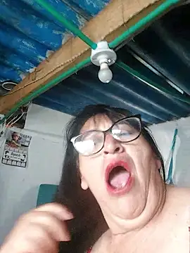 Snapshot of clarita_01 chatting on 01-18-26, 01:58 clarita 01 online show from 01-18-26, 01:58