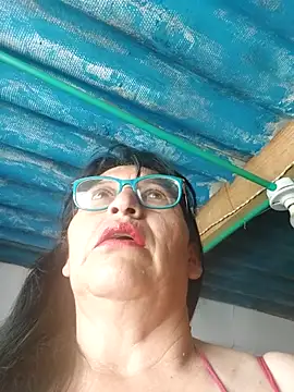 Snapshot of clarita_01 chatting on 02-04-26, 01:06 clarita 01 online show from 02-04-26, 01:06