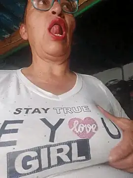 Snapshot of clarita_01 chatting on 02-02-26, 12:59 clarita 01 online show from 02-02-26, 12:59