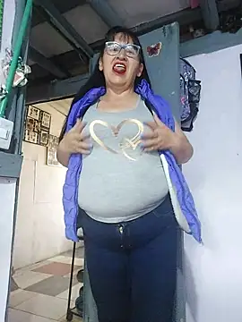 Snapshot of clarita_01 chatting on 02-06-26, 12:56 clarita 01 online show from 02-06-26, 12:56